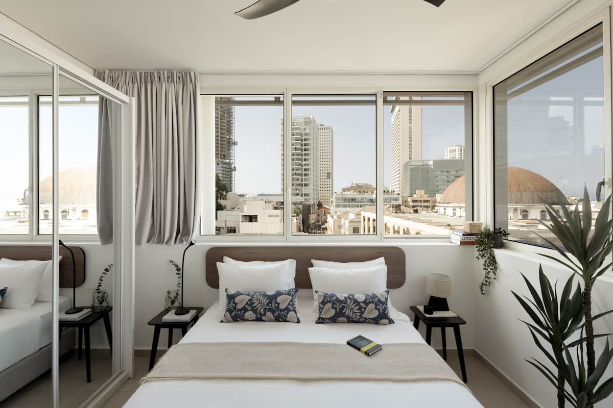 One Bedroom Superior Apartment with City or Sea View | 1 bedroom, free WiFi, bed sheets
