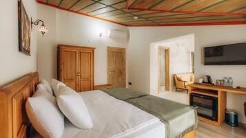 Habitación Grand, 1 cama de matrimonio grande | Ropa de cama de alta calidad, minibar, escritorio