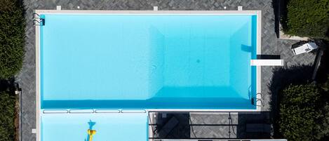 Sesongbasert utendørsbasseng