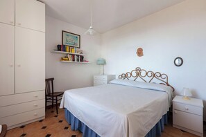 8 chambres, accès au Wi-Fi (inclus), literie fournie