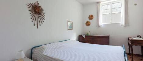 8 bedrooms, free WiFi, bed sheets