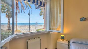 Appartamento familiare, camere multiple, fronte mare (Mer Vivante - Front Beach) | 1 camera, Wi-Fi gratuito, lenzuola