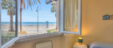 Familienapartment, Mehrere Schlafzimmer, Meerseite (Mer Vivante - Front Beach) | 1 Schlafzimmer, kostenloses WLAN, Bettwäsche