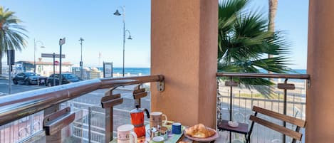 Family Apartment, Multiple Bedrooms, Sea Facing (Mer Vivante - Front Beach) | Outdoor dining