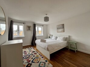 4 chambres, fer et planche à repasser