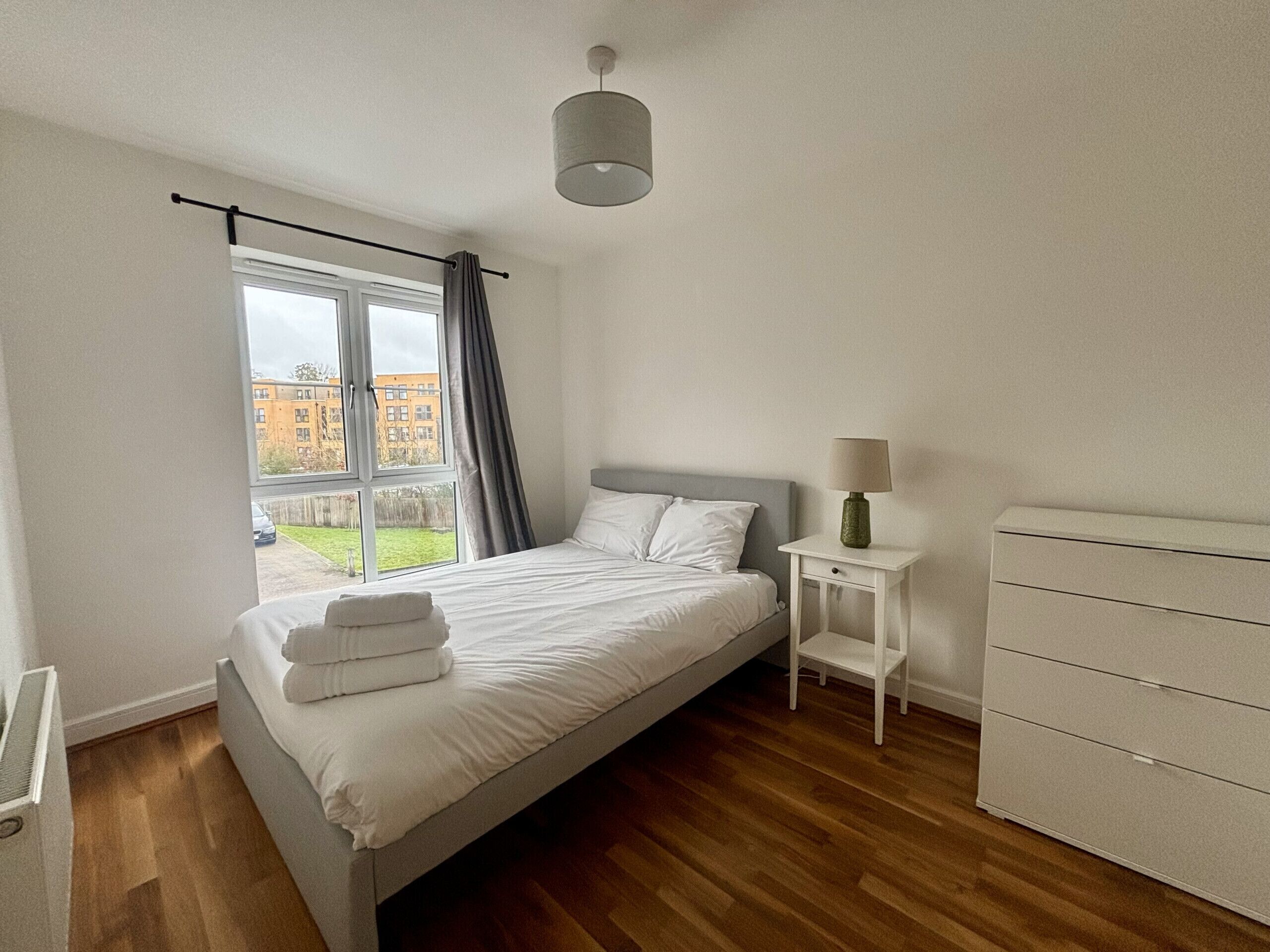 4 chambres, fer et planche à repasser