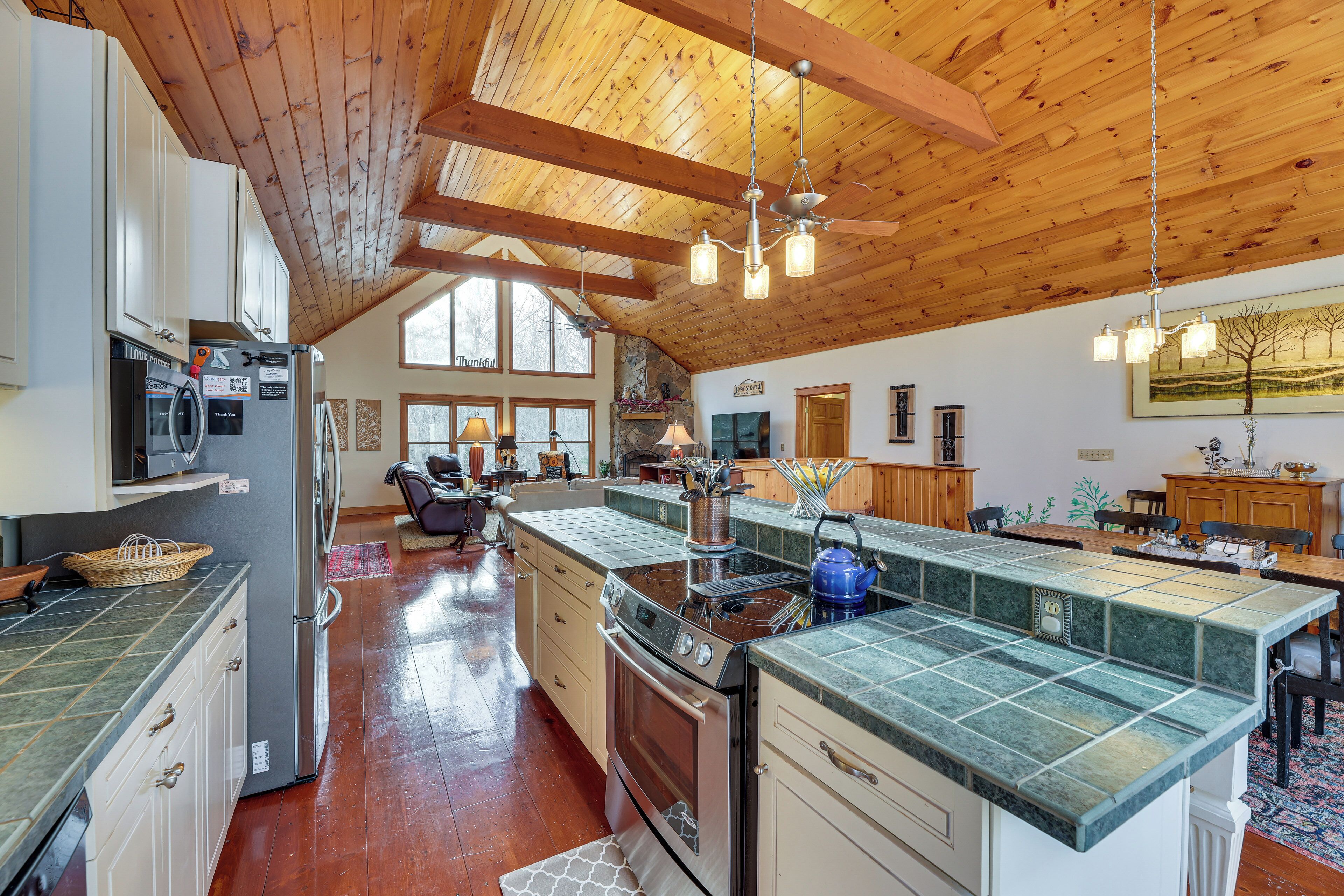 House (5 Bedrooms) | Interior