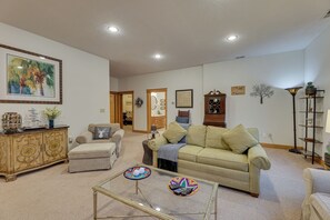 House (5 Bedrooms) | Interior