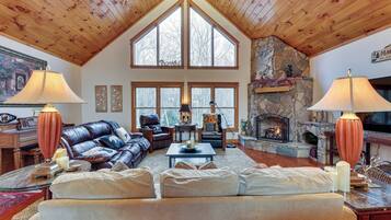 House (5 Bedrooms) | Interior