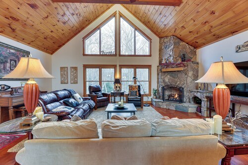 Cabin w/ Hot Tub and Wifi: 4 Mi to Snowshoe Resort