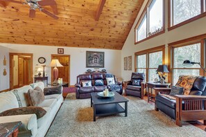 House (5 Bedrooms) | Interior