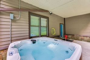 Interior - Cabin w/ Hot Tub and Wifi: 4 Mi to Snowshoe Resort (Cass)