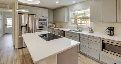 Private Pool & Lake Views: Family Home in Oxford