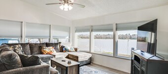 Waterfront Trinity Vacation Rental w/ Hot Tub!