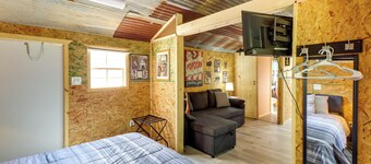 Higden Studio w/ Private Deck < 1 Mi to Lake!