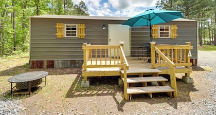 Higden Studio w/ Private Deck < 1 Mi to Lake!
