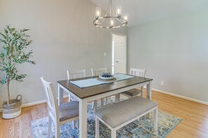 House (3 Bedrooms) | Interior