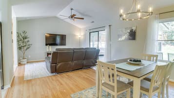 House (3 Bedrooms) | Interior