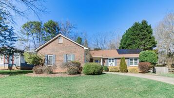 House (3 Bedrooms) | Front of property
