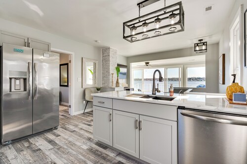 Waterfront Buckeye Lake Home w/ Deck & Dock!