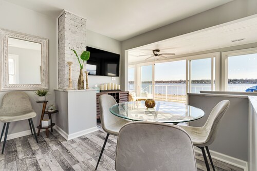 Waterfront Buckeye Lake Home w/ Deck & Dock!