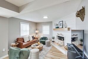 House (3 Bedrooms) | Front of property - Stylish Home < 1 Mi to Dtwn Olathe: Dogs Welcome! (Olathe)