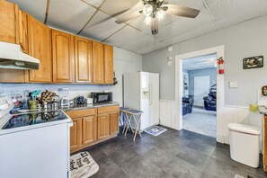 Micro-ondes, four, plaque de cuisson, blender