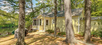 Lakefront Bradford Cottage w/ Dock, Near Skiing!