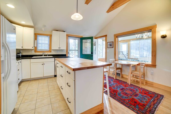 Lakefront Bradford Cottage W/ Dock, Near Skiing! - Newbury, NH