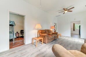 Cottage (2 Bedrooms) | Interior - Charming Grants Pass Cottage w/ Patio & Gas Grill! (Grants Pass)