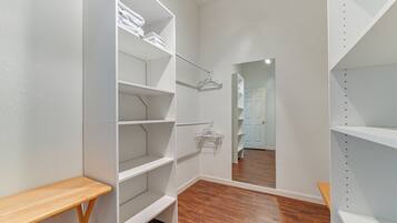 Cottage (2 Bedrooms) | Interior