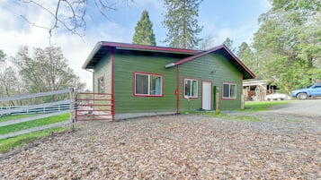 Cottage (2 Bedrooms) | Interior