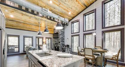 Near New Casino: Broken Bow Cabin w/ Hot Tub