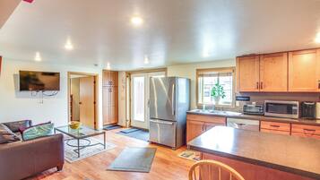 House (6 Bedrooms) | Interior