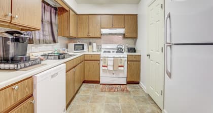 Georgia Townhome - 3 Mi to Stone Mountain Park!