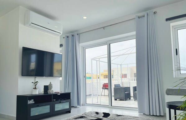 TV - Los Arditos penthouse Sliema
(Tas-Sliema)