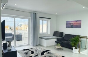 TV - Los Arditos penthouse Sliema
(Tas-Sliema)