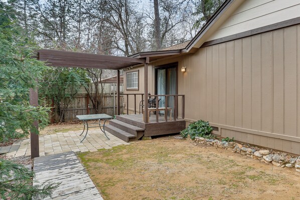 House (3 Bedrooms) | Interior - Charming Lakehead Cabin: Walk to Shasta Lake! (Lakehead)