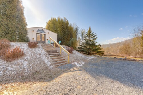 Waynesville Studio w/ Fire Pit & Mountain Views!