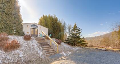 Waynesville Studio w/ Fire Pit & Mountain Views!