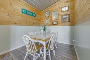 Apartment (0 Bedroom) | Interior - Waynesville Studio w/ Fire Pit & Mountain Views! (Waynesville)