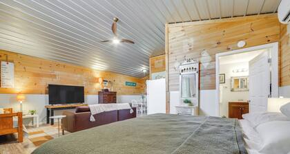 Waynesville Studio w/ Fire Pit & Mountain Views!