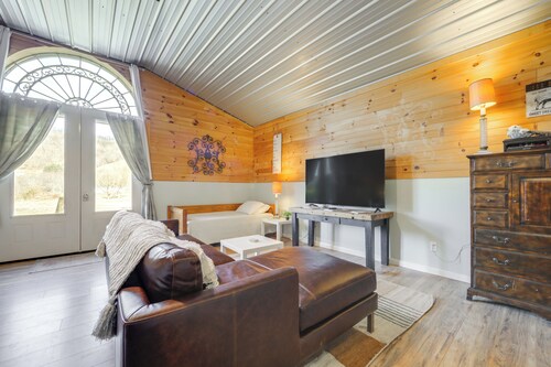 Waynesville Studio w/ Fire Pit & Mountain Views!