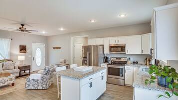 House (3 Bedrooms) | Interior