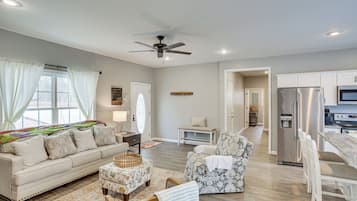 House (3 Bedrooms) | Interior