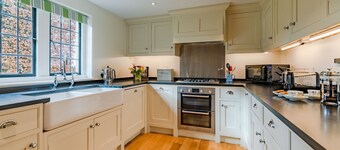 Charlton Down Cottage - Westonbirt - Pet Friendly