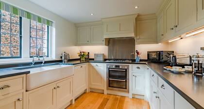 Charlton Down Cottage - Westonbirt - Pet Friendly