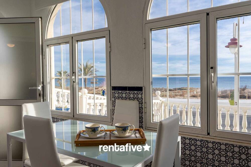 Rentafive - Primera Línea - Arenales - Casa Pilar
