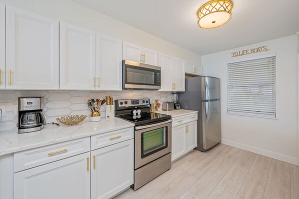 Condo, 2 Bedrooms | Private kitchen | Fridge, oven, coffee/tea maker