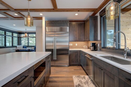 6 Jakes Lane 5 Bedroom Home by Moonlight Basin Lodging